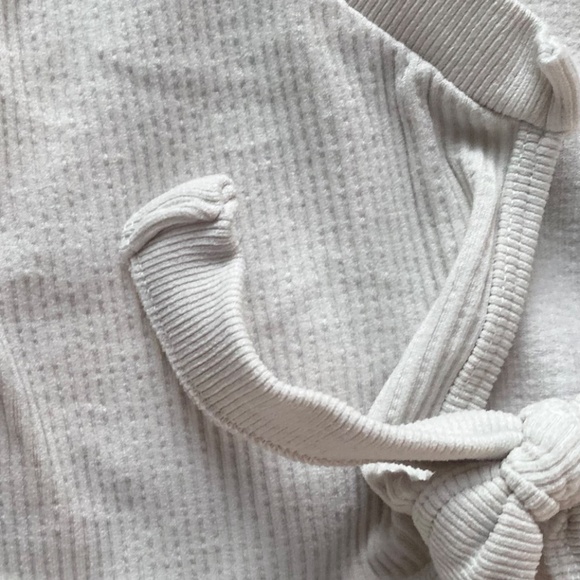 white ribbed cropped front tie Urban outfitters top - Picture 3 of 9